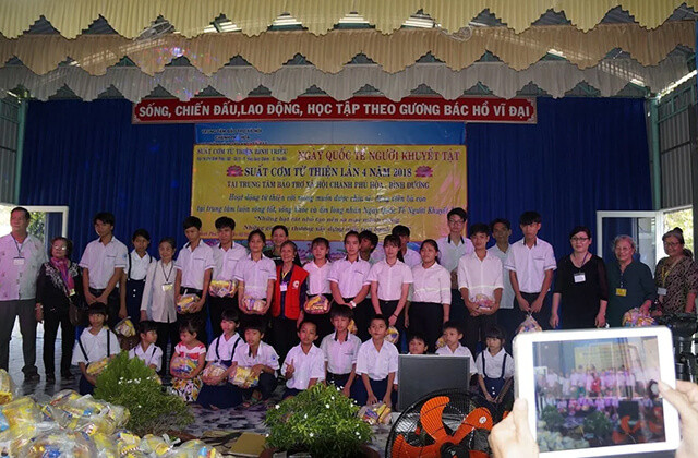 Suất Cơm Từ Thiện Lần 4 Năm 2018