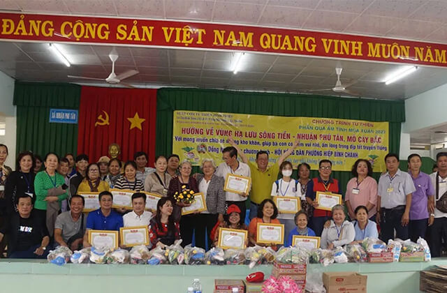 Phần Quà Ấm Tình Mùa Xuân 2023