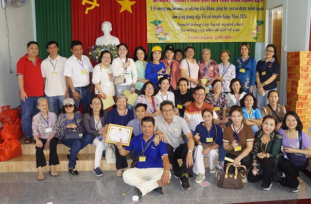 Phần Quà Ấm Tình Mùa Xuân 2024