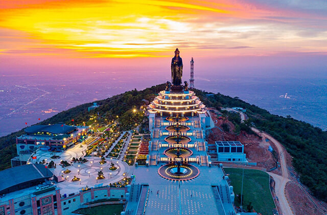 Hành Hương Xin Lộc Đầu Năm 2025 Tour 1 Chùa Bà Tây Ninh - Chợ Long Hoa