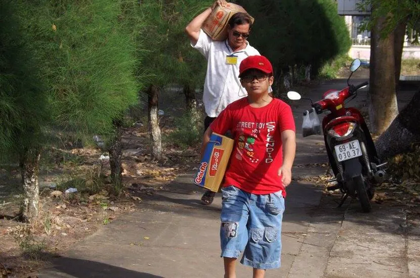 Suất Cơm Từ Thiện Bình Triệu