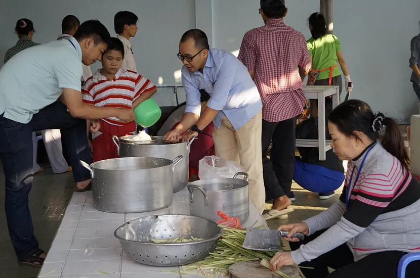 Suất Cơm Từ Thiện Bình Triệu